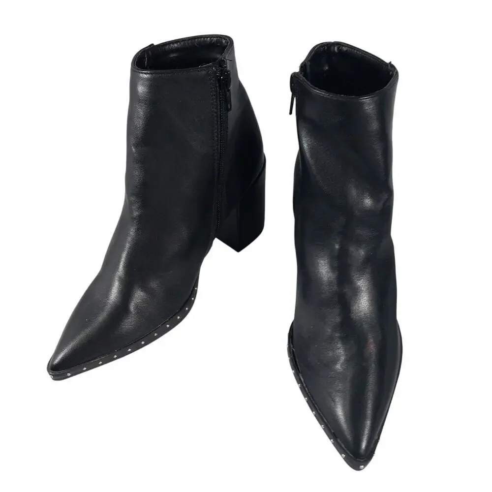 NWOT! QUPID! BLACK VEGAN LEATHER ANKLE BOOTS W/GOLD MICRO STUDDED TOE! SZ 5.5M